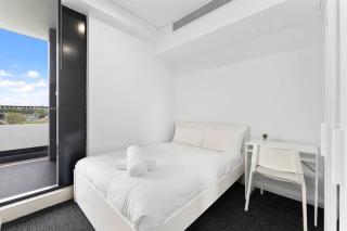 Chic 2BR Stay -Walk to Station & 5 Mins to Airport - 0