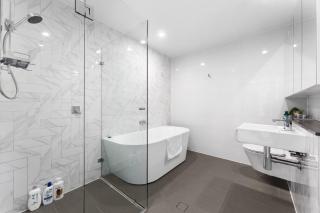 Chic 2BR Stay -Walk to Station & 5 Mins to Airport - 3