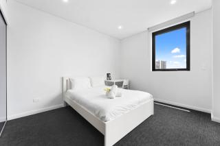Chic 2BR Stay -Walk to Station & 5 Mins to Airport - 9