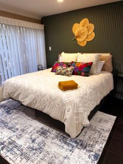 Point Vernon King Garden Retreat - 0