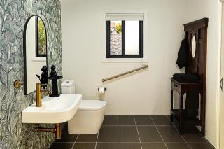 Point Vernon King Garden Retreat - 3