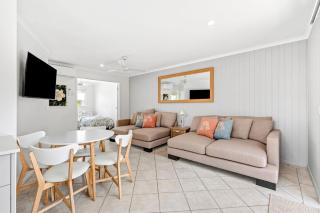 Noosaville Riverside Hideaway Lush gardens & River - 3