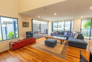 Warragi 5 - Sleeps 8 - Pool - Ocean Views - 3