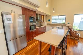 Warragi 5 - Sleeps 8 - Pool - Ocean Views - 2