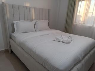 Naivegas-Staycation by Winnie-2 bedrooms -  - 4