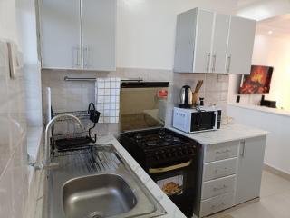 Naivegas-Staycation by Winnie-2 bedrooms - 1