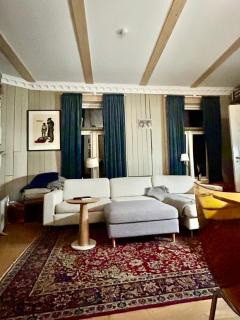 Central, charming, 1800s apartment - 4