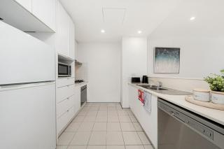 Stylish 3BR Apartment Near Rhodes Beach - Sydney - 8