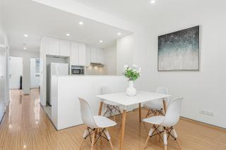 Stylish 3BR Apartment Near Rhodes Beach - Sydney - 7