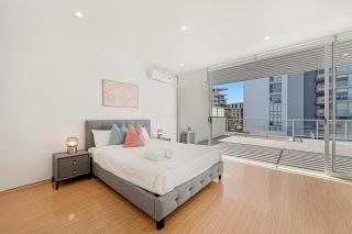 Stylish 3BR Apartment Near Rhodes Beach - Sydney - 5