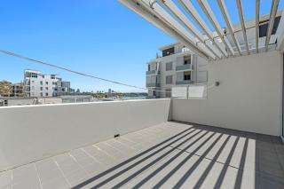 Stylish 3BR Apartment Near Rhodes Beach - Sydney - 2