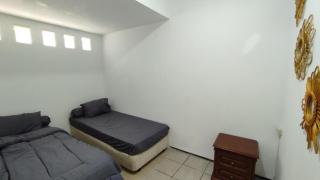 Rumah Kolam Pribadi - 4