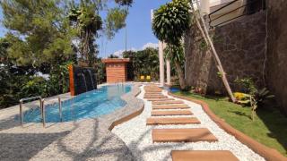 Rumah Kolam Pribadi - 0