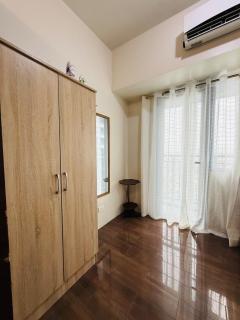 Stunning 52F Skyline View Relaxing City Escape - 5