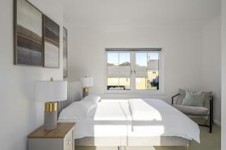 Luxurious 3 Bed House, Free Parking, with SKY TV - 3