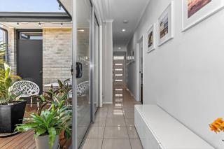 Reef Retreat - Modern Beach House Sanctuary - 3