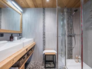 Chalet CLADIE - Private Jacuzzi & Sauna - View of Mont Blanc range - By Cozee Rentals - 3