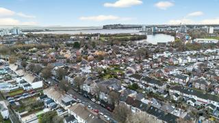 Modern 2 Bedroom Apartments - City Centre Location, Free WiFi, Free Parking, Spacious Accommodation, Comfort and Style, Freshly Rennovated - 5