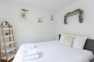 Le 77 de Satie - City Centre Apartment Sleeps 3 - 8
