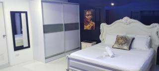 Jack Kandi Grosvenor Square - 3