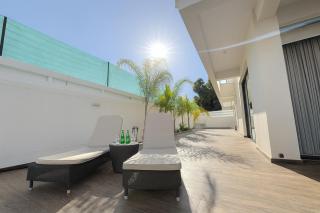 Sunrise Pearl - 2 min walk to Sirena Bay - 8