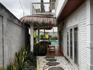 Spacious villa with big pool - 2