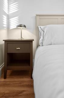 Stunning 2 Bedroom Apartments - City Centre Location, Free WiFi, Free Parking, Spacious Accommodation, Comfort and Style, Freshly Rennovated - 1