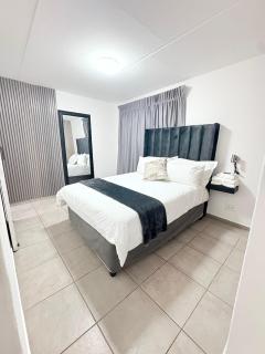 Sandton Luxe Living Madison Palms West - 2