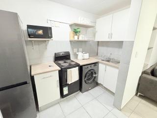 Sandton Luxe Living Madison Palms West - 1