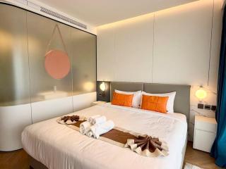 Elegant Beachside Retreat Modern Stay Pool Bar - 0