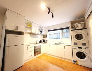 Aloha Bayside lower ground suite with full kitchen - 7