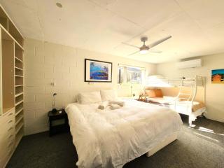 Aloha Bayside lower ground suite with full kitchen - 4