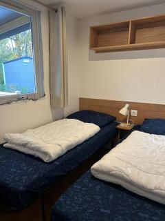 Chalet Aventura 1-6 pers- 3 slaapk- 2 badk- Berging- Inchecken al vanaf 13 uur - incl gebruik koffie en thee - 4