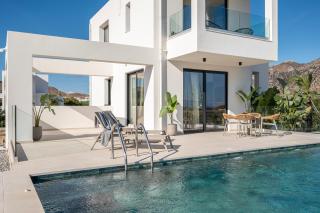 Geo's Luxury Villa - Private Pool - By the beach - 7