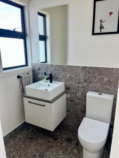 Modern Highton Hideaway Quiet Townhouse Comfort - 1