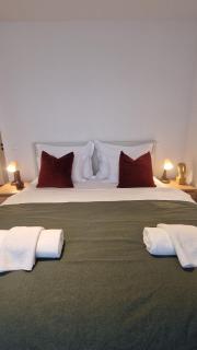 Modern 2BDR Apartment - Business Zone - Free Garage Parking - 5