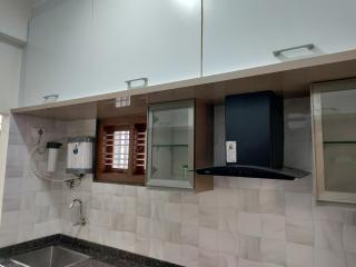 Corner apartment, 2BHK with good privacy, parking - 7