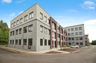 Modern Comfort 1 Bed Apartment Broadoaks, Sulihull - 2