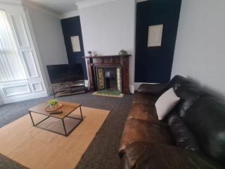 Modern Comfortable 3 and 4 Bed Houses - 0