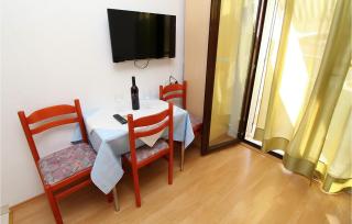 Lovely Apartment In Zivogosce With Sea View - 4