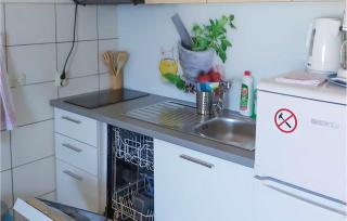 Lovely Apartment In Zivogosce With Sea View - 3