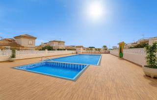 Three Bedroom Cozy Apartment In Torrevieja - 1