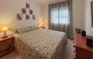 Three Bedroom Cozy Apartment In Torrevieja - 2