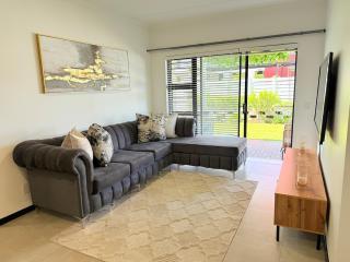 Modern Comfort in a Lifestyle Estate Retreat - 9