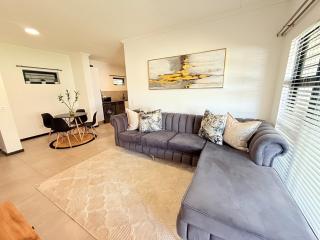 Modern Comfort in a Lifestyle Estate Retreat - 3