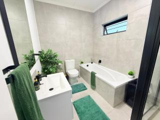 Modern Comfort in a Lifestyle Estate Retreat - 1