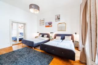 Huge 4 Rooms Charles Bridge Apartment - 6