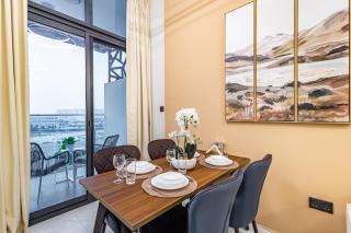 Fully Furnished 1 BDR in Masdar City - 5 min to Airport - 10 min to Yas Mall, Ferrari World, Sea World - 7