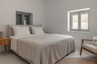 Siora of Paros - Ammiralis & Castelis - Naousa - 1