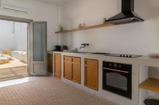 Siora of Paros - Ammiralis & Castelis - Naousa - 2